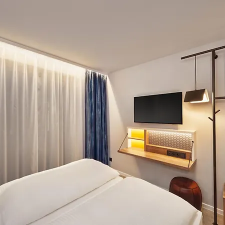 Hotel H2 3*